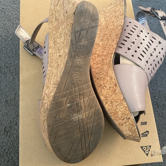 RARE Kenneth Cole wedged sandals with geometric pattern cutouts. Leather. - Picture 16 of 17